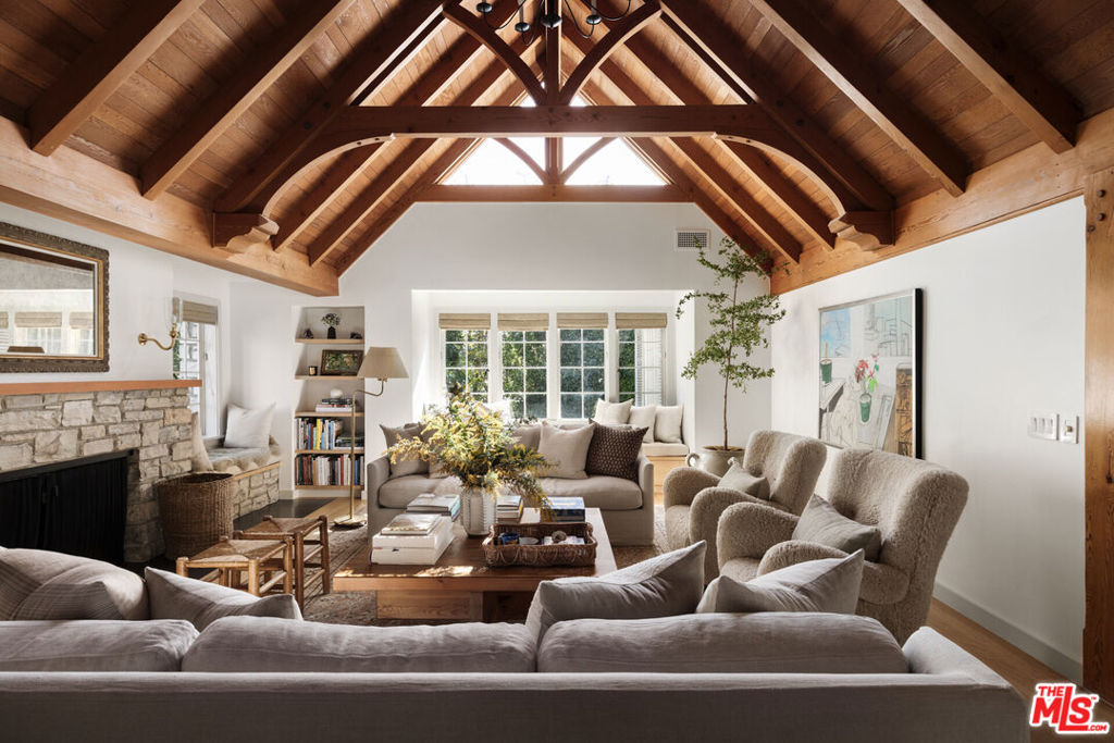2277 Mandeville Canyon Road
