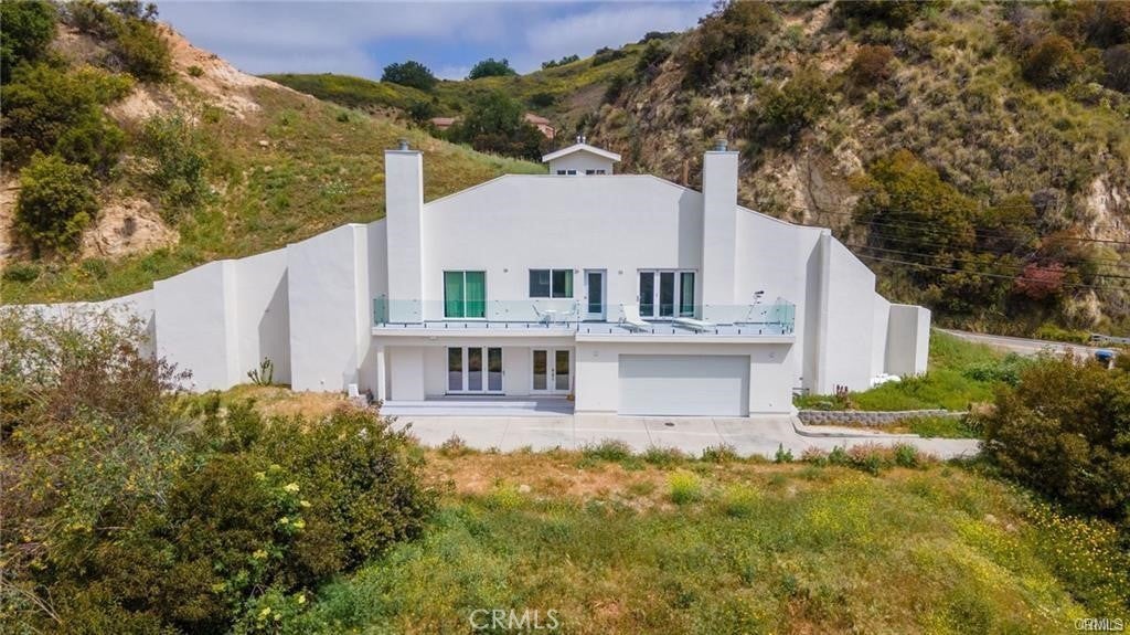 2411 N Topanga Canyon Boulevard