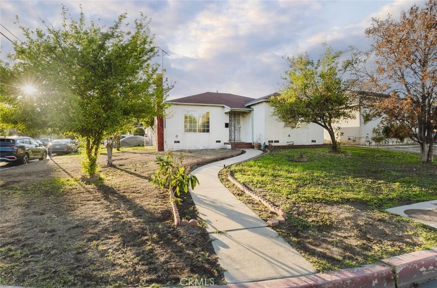 Charming 3 bedroom, 1 bathroom corner lot home for lease in North Hollywood. Offering 1008 square feet of updated interiors, this residence features abundant natural light, modern finishes, and a comfortable layout. The spacious living areas create a welcoming atmosphere, while the gated lot with privacy fencing provides outdoor space to relax and enjoy. Conveniently located just minutes from the NoHo Arts District, studios, and major freeways, this home combines comfort and accessibility in one desirable package.