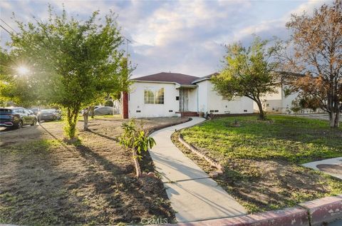 Photo of 7701 Camellia Avenue #A, North Hollywood, CA 91605 (MLS # GD25216022) Photo of 7701 Camellia Avenue #A, North Hollywood, CA 91605 (MLS # GD25216022)