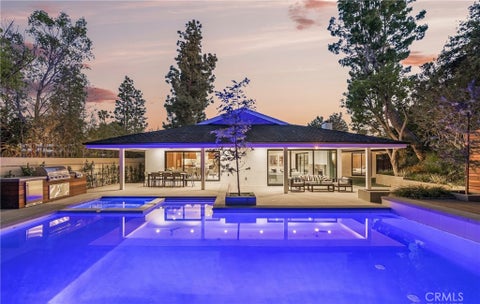 Photo of 16105 Clear Oak Drive, Encino, CA 91436 (MLS # SR26134046)