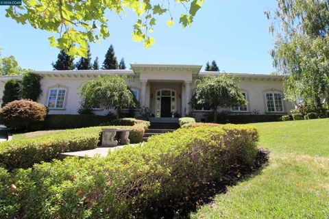 Photo of 348 Pheasant Run Dr Dr, Danville, CA 94506 (MLS # 41128272)