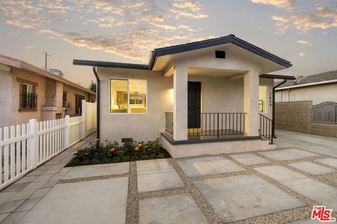 Photo of 2659 Thorpe Avenue, Los Angeles, CA 90065 (MLS # 25611769)