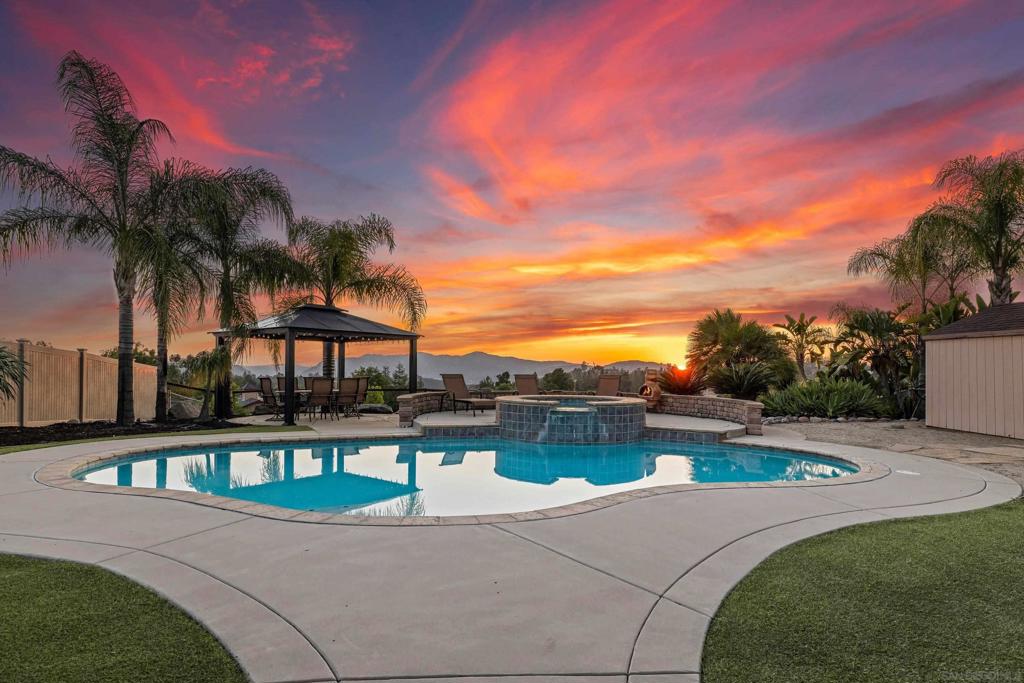 1945 Boulders Ln
