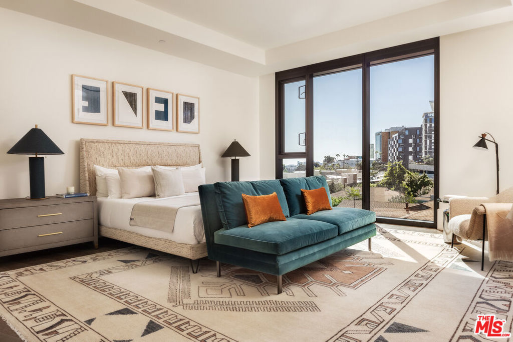 8420 W Sunset Boulevard 802