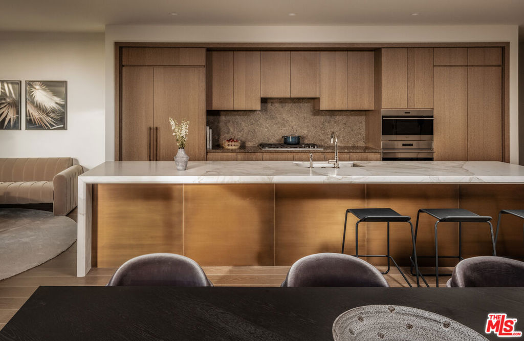 8420 W Sunset Boulevard 802