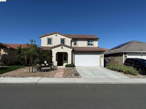 Photo of 661 Longmont Dr, Oakley, CA 94561 (MLS # 41129461)