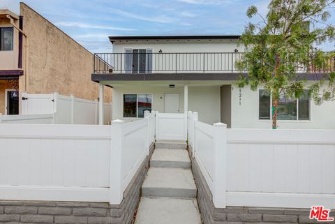 Tiny photo for 1211 Beryl St #A, Redondo Beach, CA 90277 (MLS # 25579983)