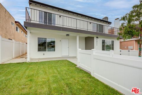 Tiny photo for 1211 Beryl St #A, Redondo Beach, CA 90277 (MLS # 25579983)