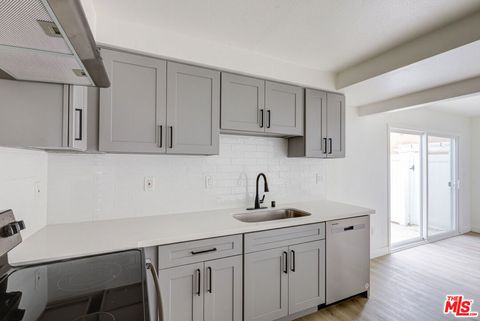 Tiny photo for 1211 Beryl St #A, Redondo Beach, CA 90277 (MLS # 25579983)