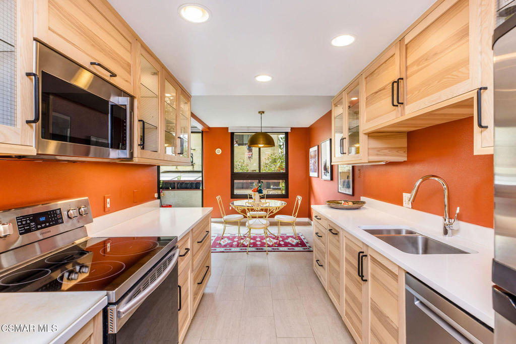 8828 Pershing Drive 112