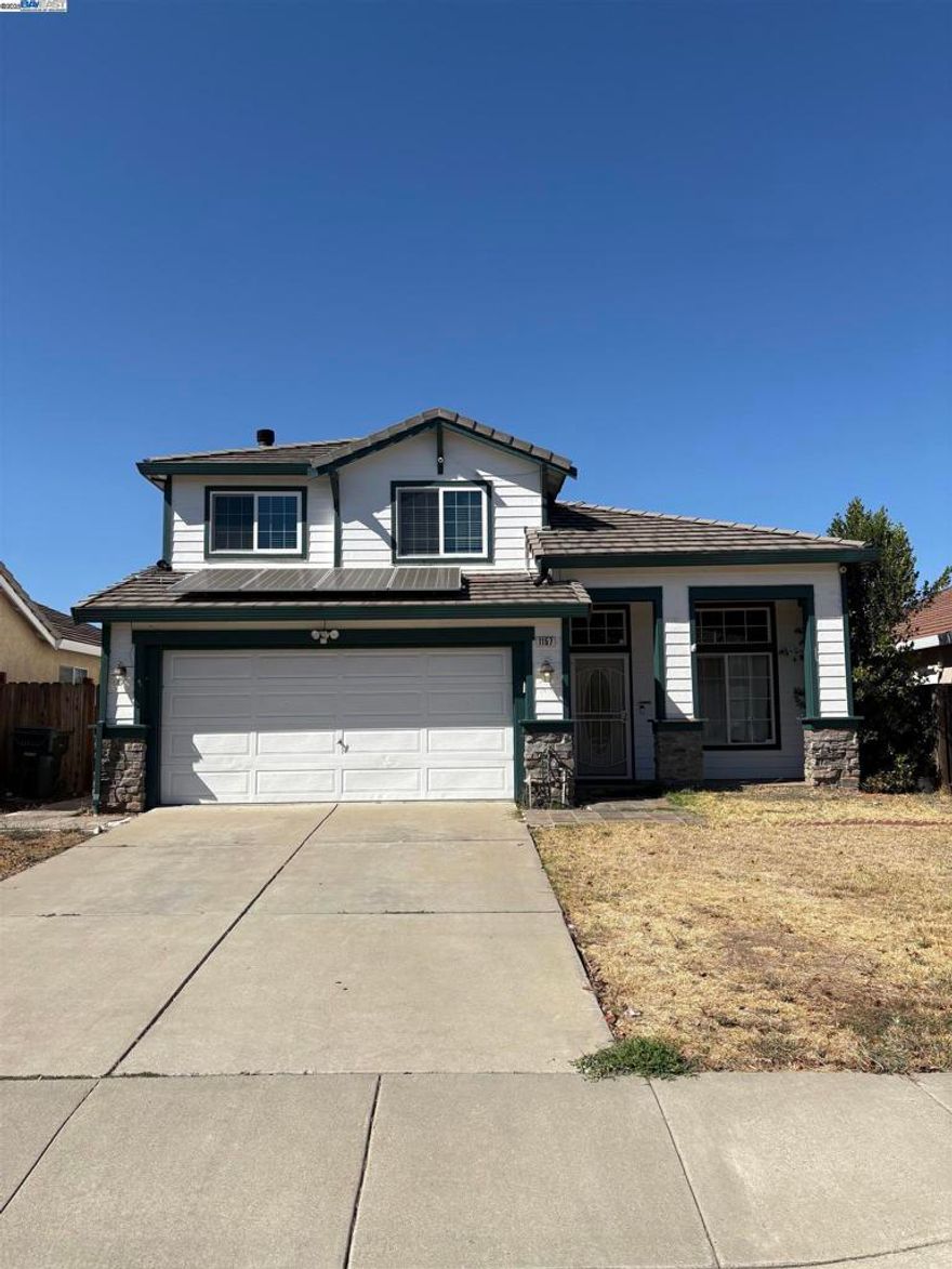 Dallas Ranch Fixer Upper! 3 bedroom and 2.5 bathroom 2 story home featuring high ceilings. Needs TLC. Perfect for investor! Short sale subject' to lender's approval.