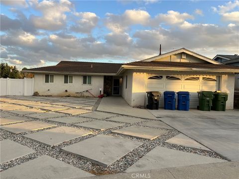 Photo of 13182 Fernmont St, Sylmar, CA 91342 (MLS # SR26060473)