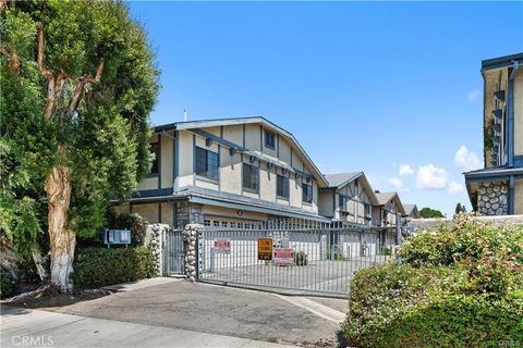 Photo of 18435 Keswick Street #13, Reseda, CA 91335 (MLS # SR26079055)