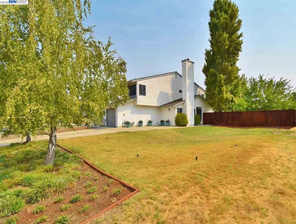 listing image 130720774880811722996