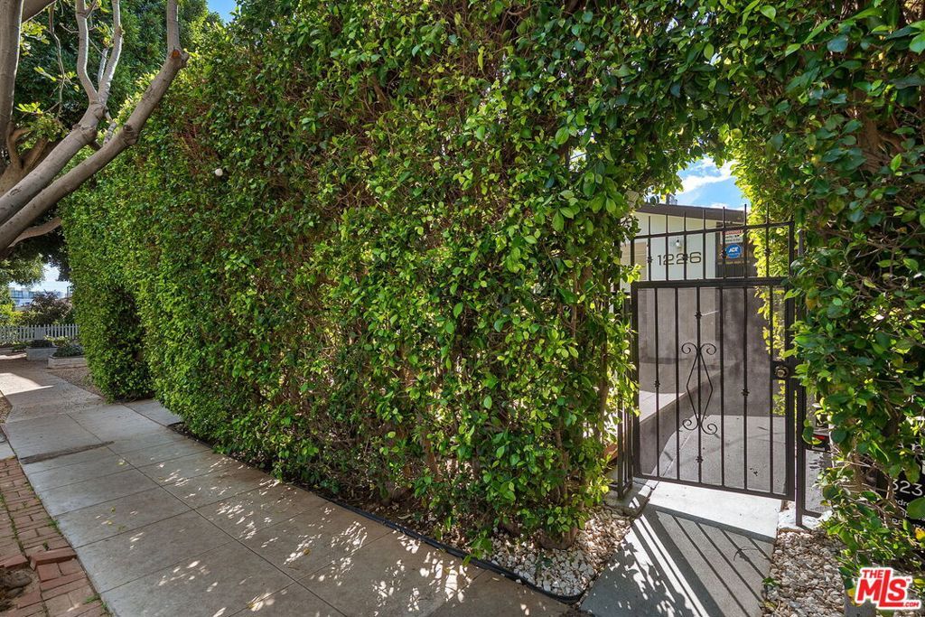 Photo of 1226 Chelsea Avenue, Santa Monica, CA 90404 (MLS # 26645517)