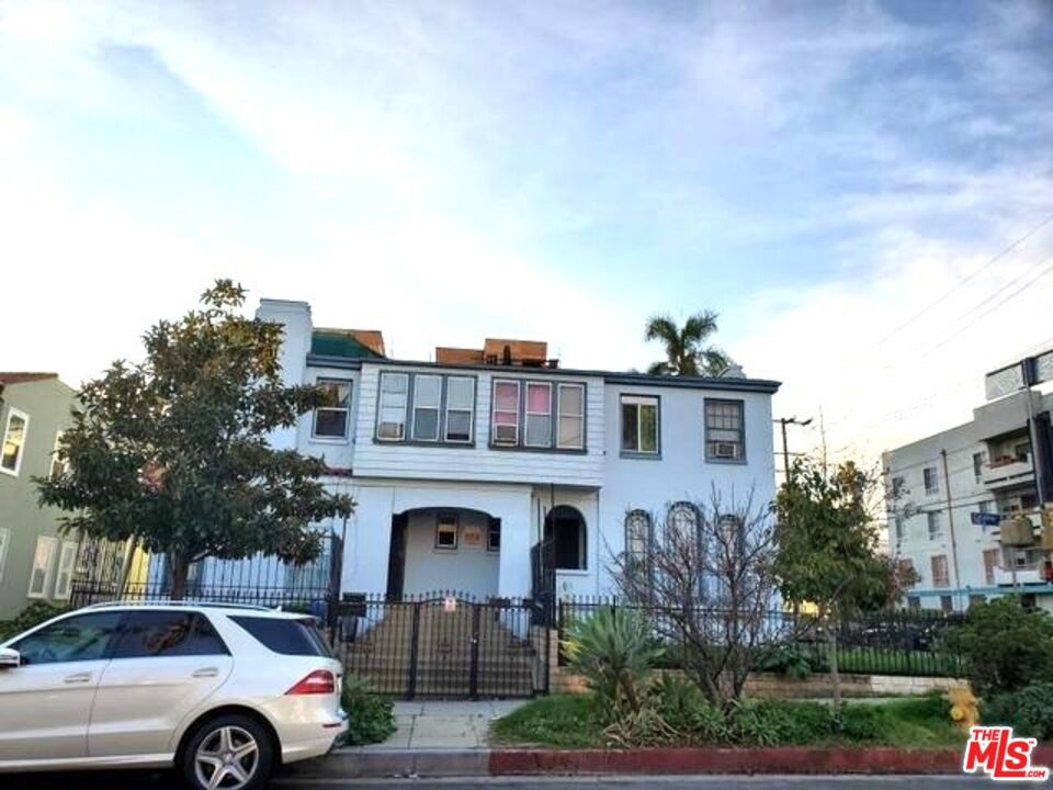 901 S Catalina Street