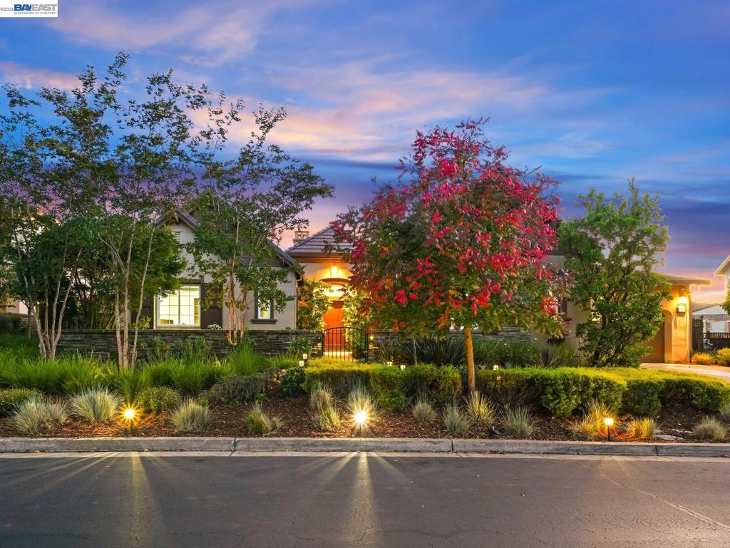 65 Stonebrae Rd RD, Hayward CA 94542