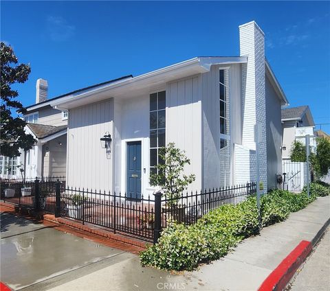 Photo of 137 Topaz, Newport Beach, CA 92662 (MLS # LG26092362)