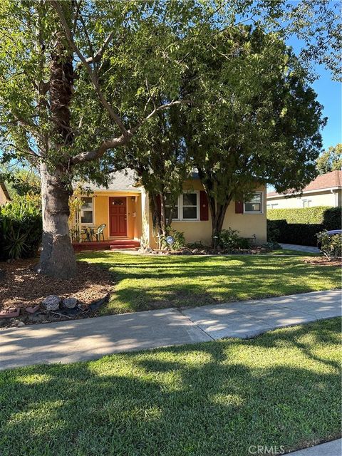 Photo of 743 N Sparks St, Burbank, CA 91506 (MLS # SR26011765)