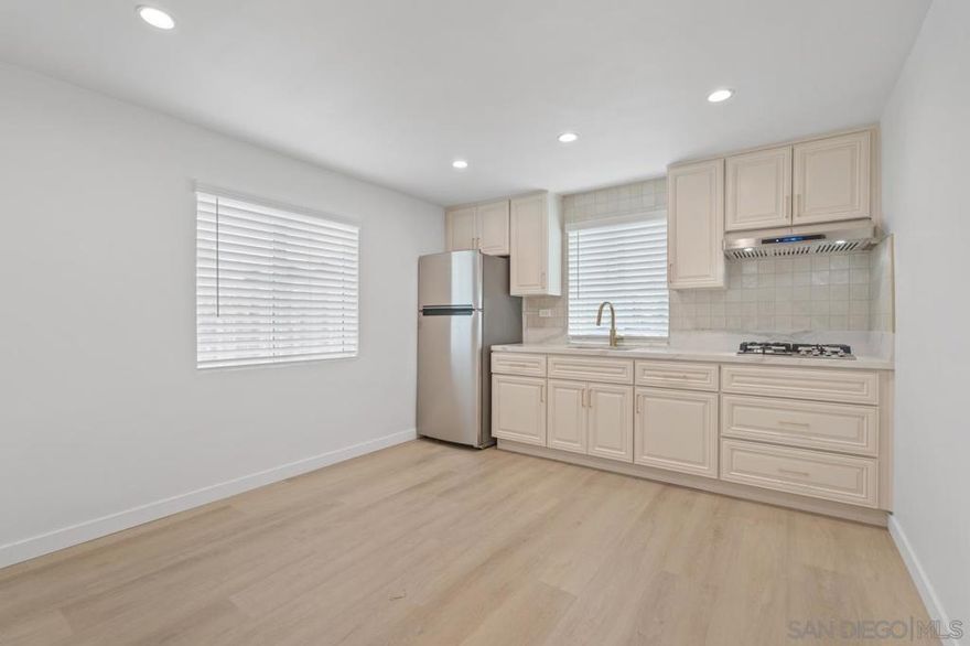 A Beautifully Remodeled 1 Bed - 1 Bath Single Level Loft/Studio.  This unit has been thoughtfully renovated to offer a comfortable and modern living experience. You'll find the open floor plan spacious and functional. Private cozy outdoor/ patio, perfect for your relaxation. Inside, the entire unit has been given a fresh look, including new windows, a modern kitchen, a sparkling bathroom, and stylish laminate flooring. For your convenience, it comes equipped with AC.  If you're looking for a comfortable, private and very functional floor plan this is a fantastic choice. Contact us today to schedule a viewing and see for yourself!