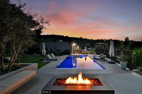 Photo of 14753 Round Valley, Sherman Oaks, CA 91403 (MLS # SR26096917)