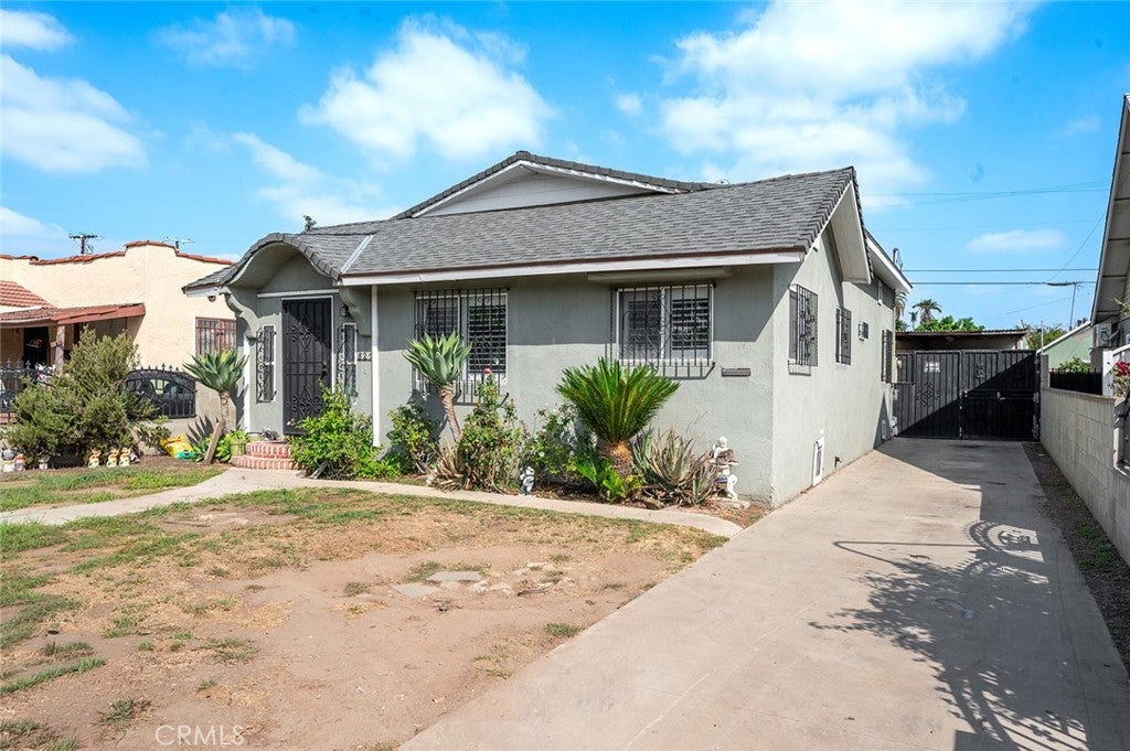827 W 104th Place, Los Angeles CA 90044