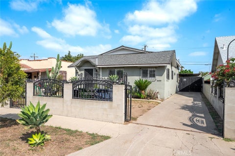 Photo of 827 W 104th Place, Los Angeles, CA 90044 (MLS # CV26208789)