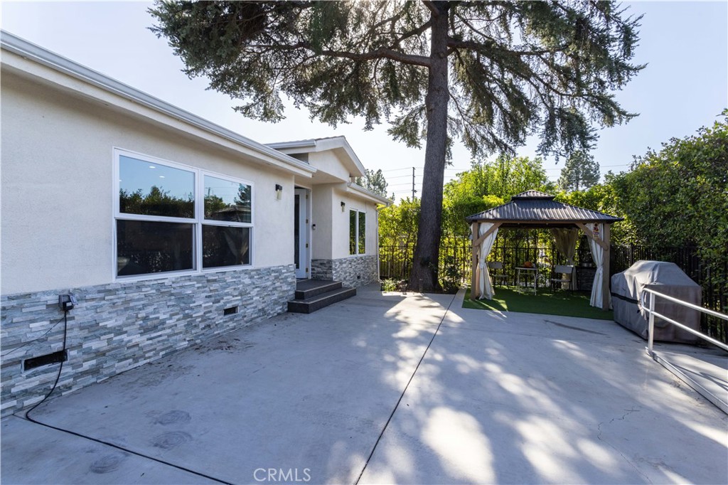 6424 Densmore