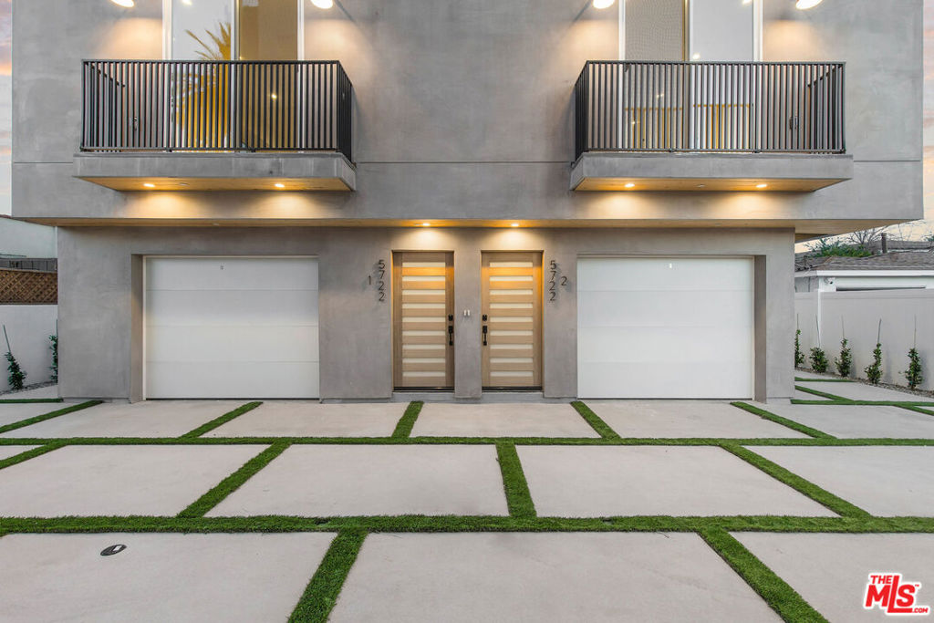 Brand New Construction in the heart of LA. This townhome provides large space, a ton of privacy, high-end finishes, a a ton of natural light and a gorgeous rooftop deck. Open and modern floor plan perfect for entertaining guests, with fully equipped appliances. Rooms are large with walk in closets, balconies, and bathrooms. Walkable and very safe neighborhood.