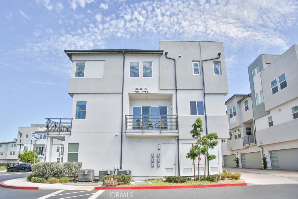 1703 W Cara Drive