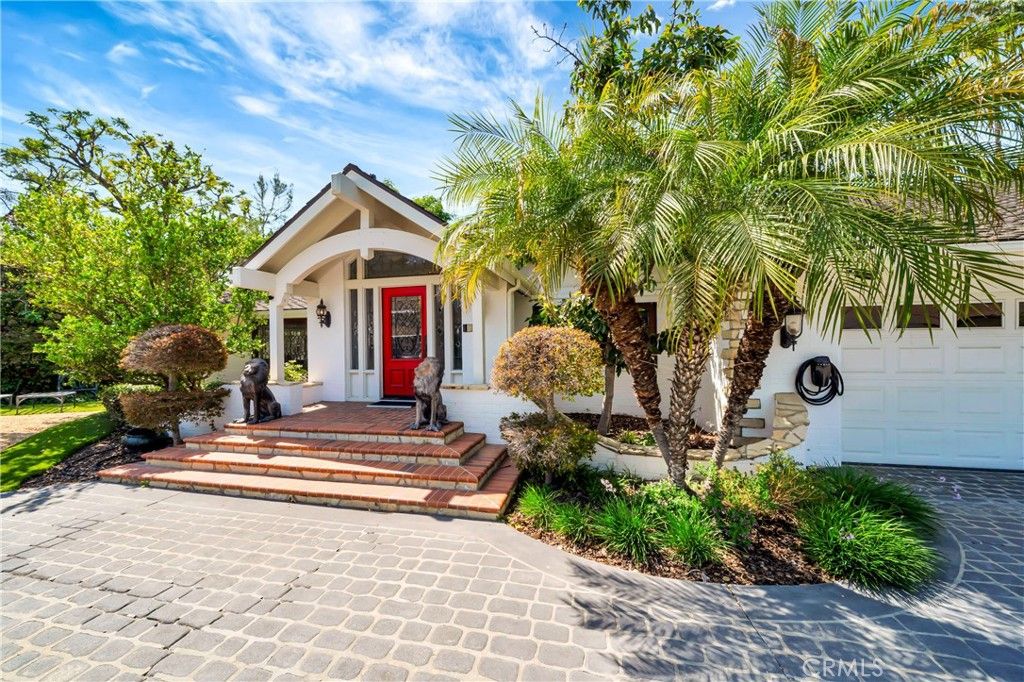 Photo of 5441 Calvin Avenue, Tarzana, CA 91356 (MLS # SR26147396)
