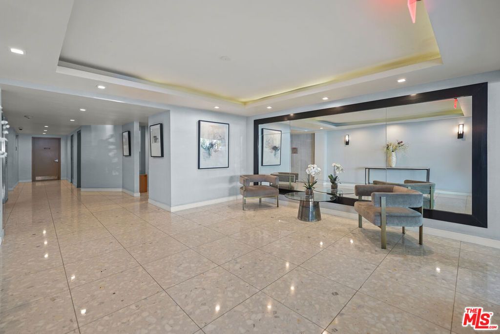 Photo of 8530 Holloway Drive #215, West Hollywood, CA 90069 (MLS # 25585627)