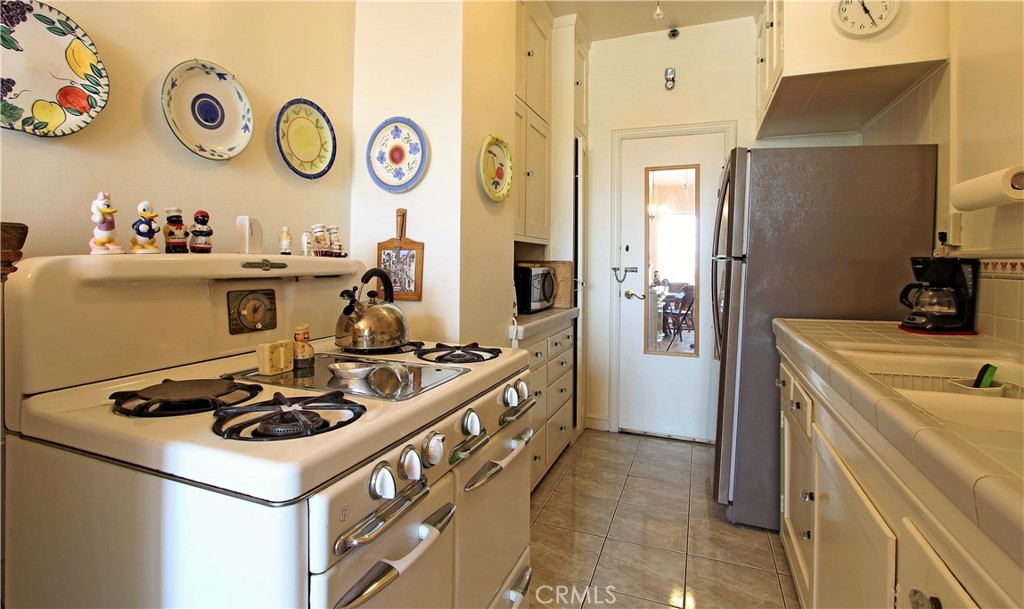 Villa Riviera (VLR) - Residential Lease