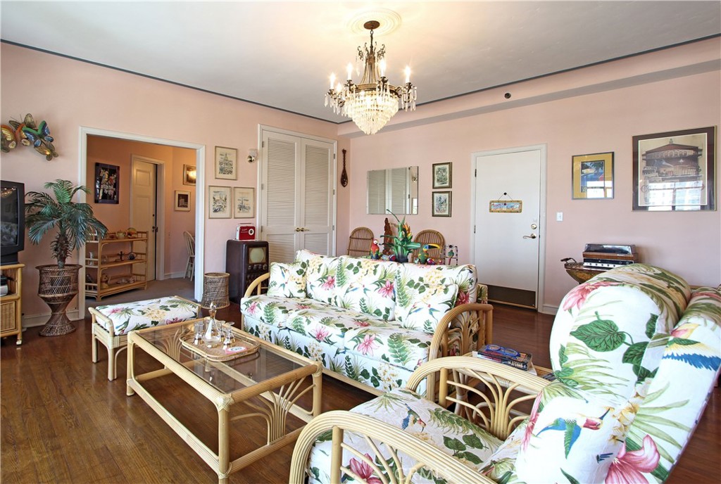 Villa Riviera (VLR) - Residential Lease