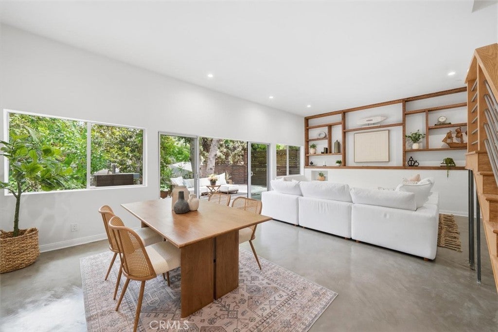 2448 Riverside Pl PL, Los Angeles CA 90039