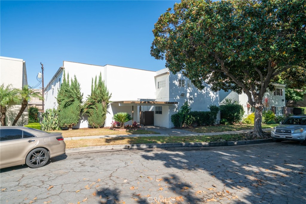 705 E Santa Fe Avenue