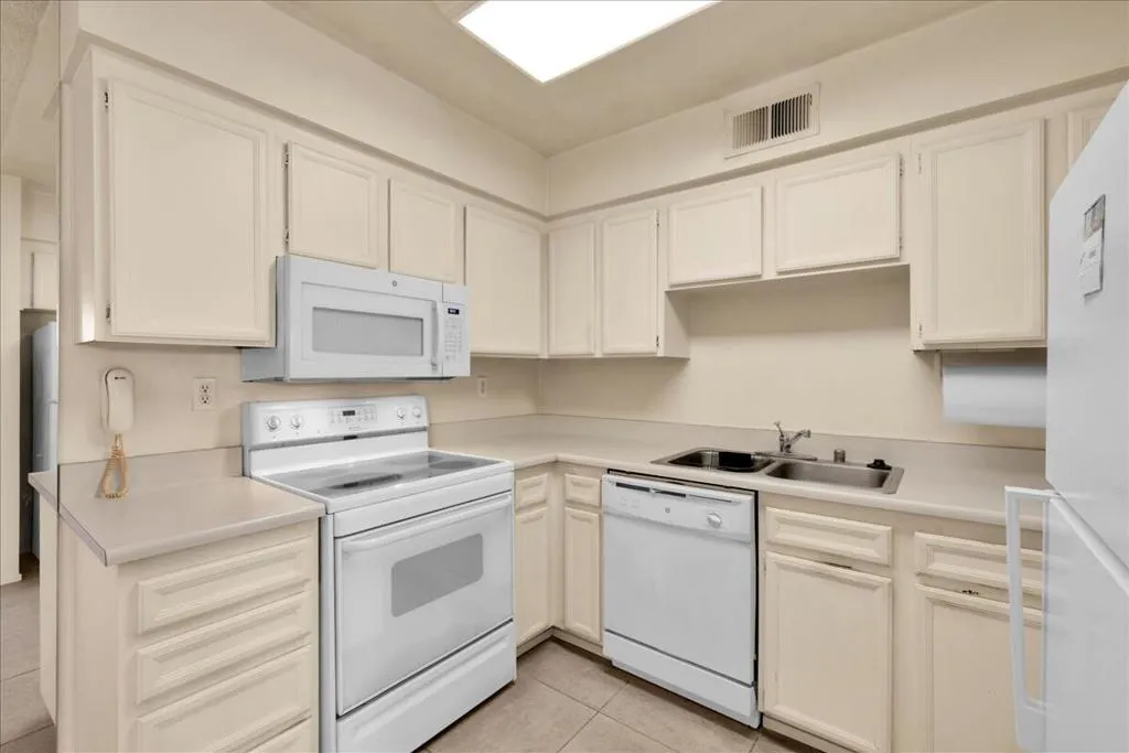 Palm Springs, California 92262, United States, 2 Bedrooms Bedrooms, ,2 BathroomsBathrooms,Residential,Active,256340