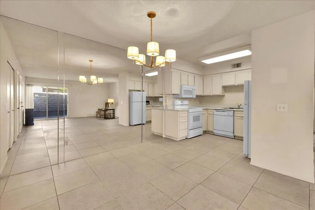 Palm Springs, California 92262, United States, 2 Bedrooms Bedrooms, ,2 BathroomsBathrooms,Residential,Active,256340