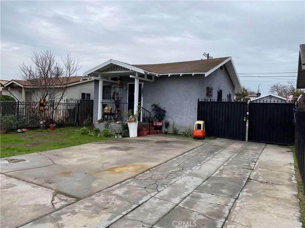 Photo of 528 W 107th St, Los Angeles, CA 90044 (MLS # IV26006097)