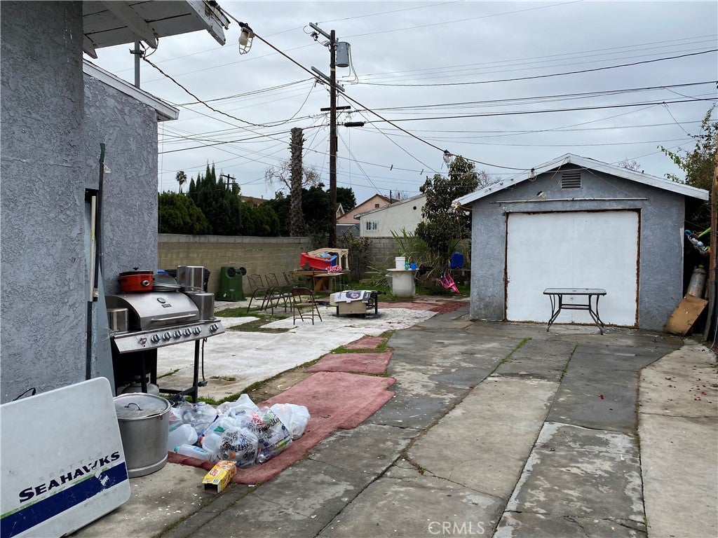 528 W 107th