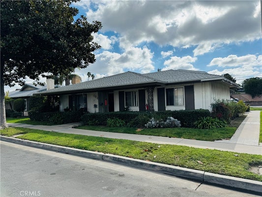 7612 AMAZON DR APT 2, HUNTINGTON BEACH, CA 92647 - Image c8a21488f67a76ea17b526e2fc2089b8/2710136135