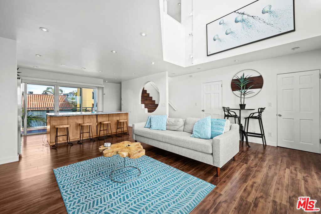 6672 Vista Del Mar