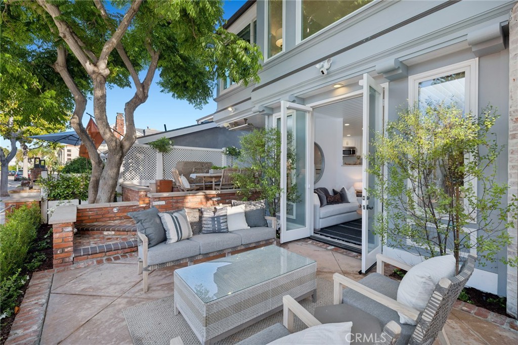 2117 Miramar Drive