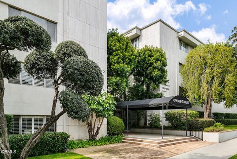 Photo of 395 S Oakland Avenue #105, Pasadena, CA 91101 (MLS # P1-28009)