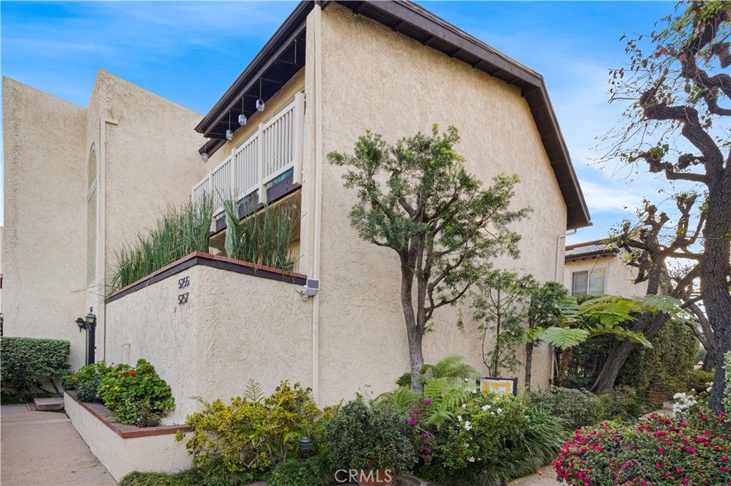 Photo of 5255 Coldwater Canyon #E, Sherman Oaks, CA 91401 (MLS # SR26139653)