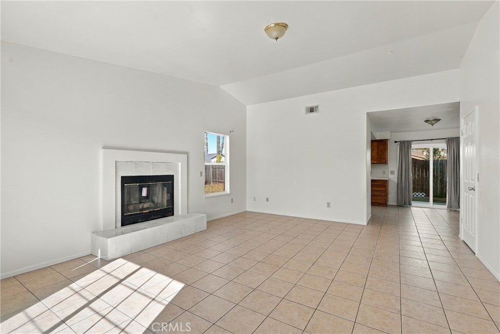 515 Higos Way