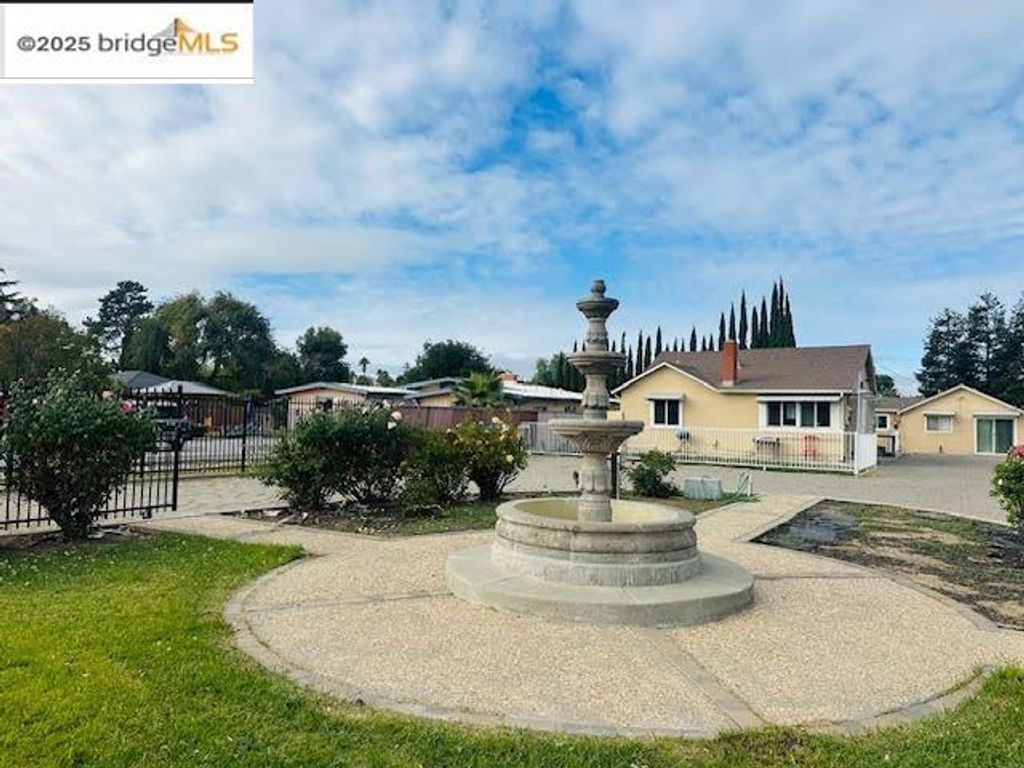 Photo of 2024 Hillcrest Ave, Antioch, CA 94509 (MLS # 41117545)