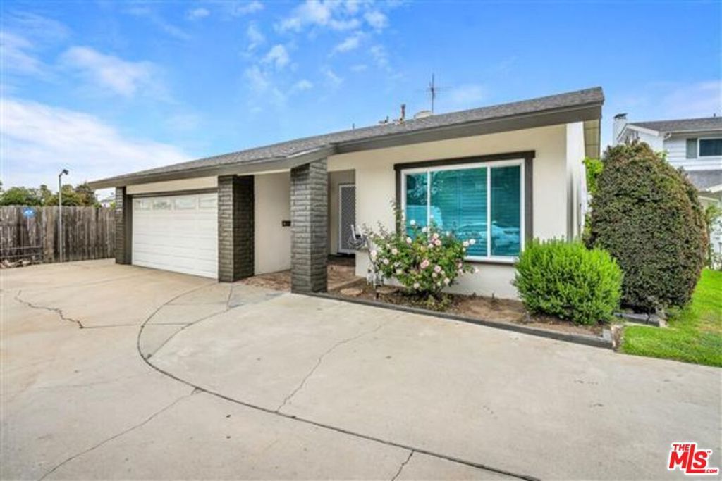 Photo of 5100 Lindblade Drive, Culver City, CA 90230 (MLS # 26671023)