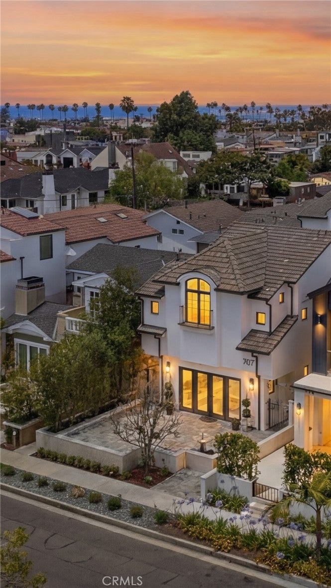 Photo of 707 Larkspur Avenue, Corona Del Mar, CA 92625 (MLS # NP26118292)